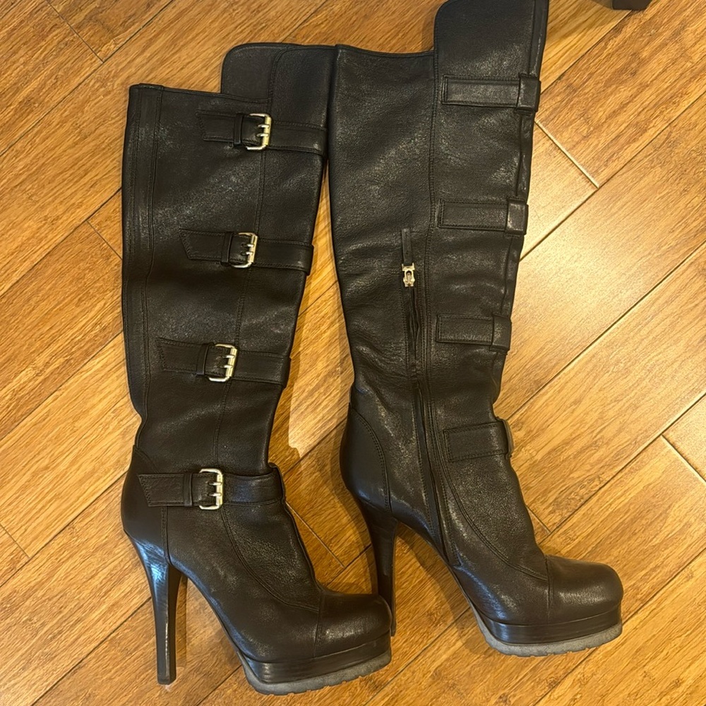 Leather knee-high FENDI boots, like new, worn once, rare, comfy platform